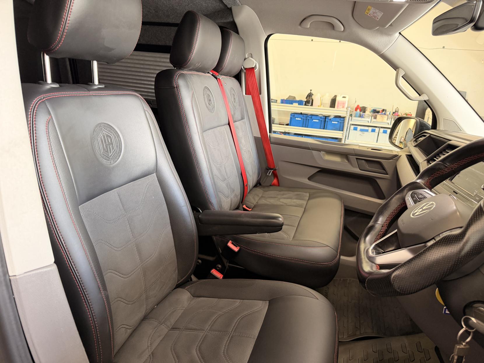 Volkswagen Transporter 2.0 BiTDI T30 Highline Panel Van 5dr Diesel DSG FWD SWB Euro 6 (s/s) (204 ps)