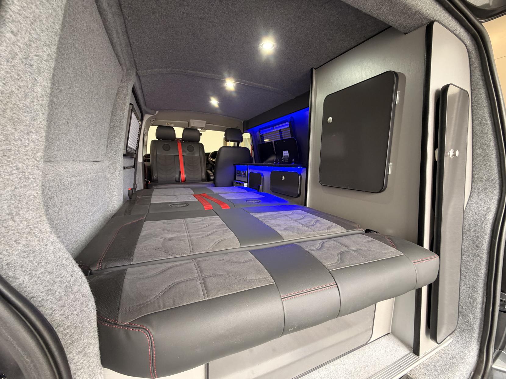 Volkswagen Transporter 2.0 BiTDI T30 Highline Panel Van 5dr Diesel DSG FWD SWB Euro 6 (s/s) (204 ps)