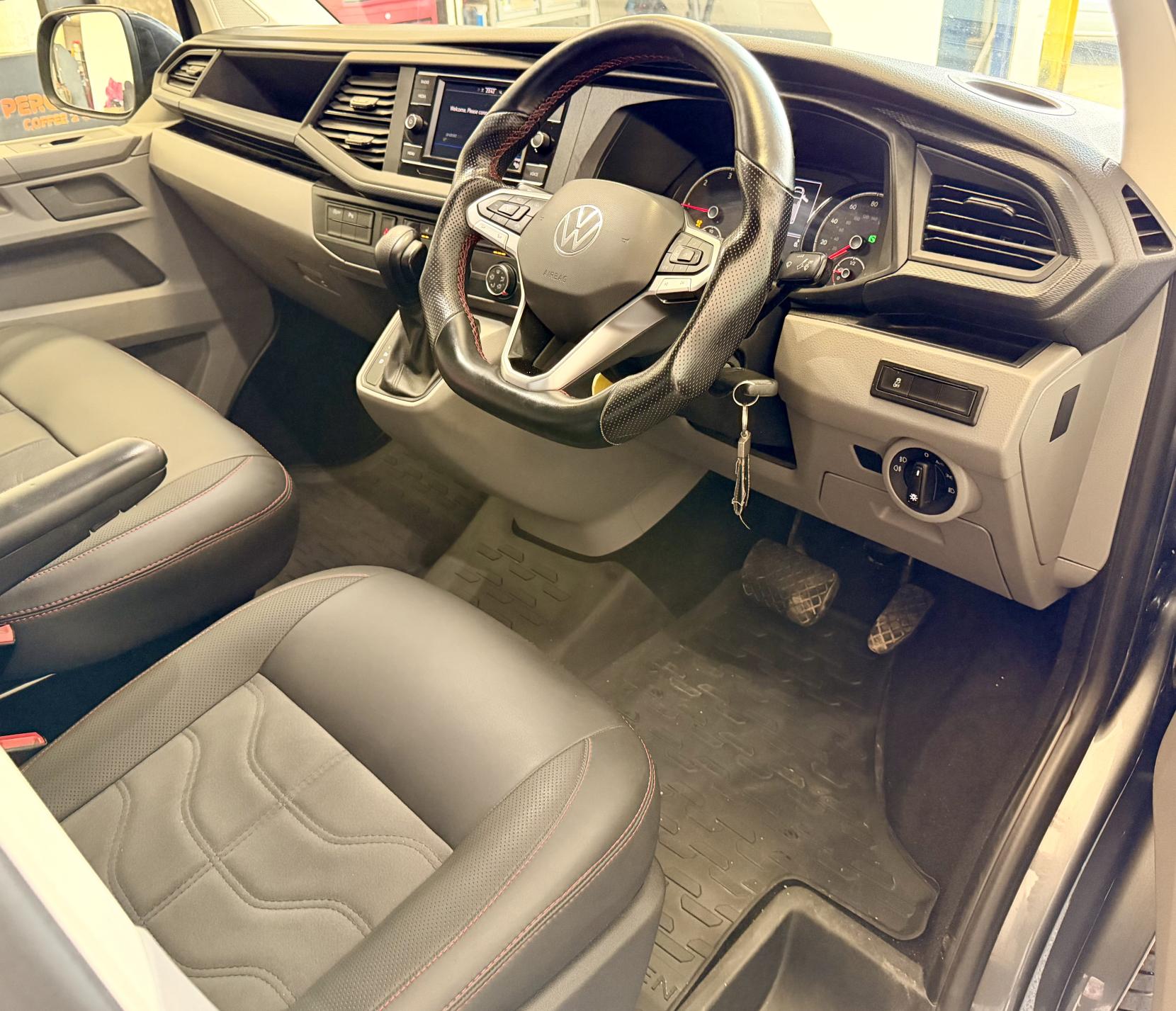 Volkswagen Transporter 2.0 BiTDI T30 Highline Panel Van 5dr Diesel DSG FWD SWB Euro 6 (s/s) (204 ps)