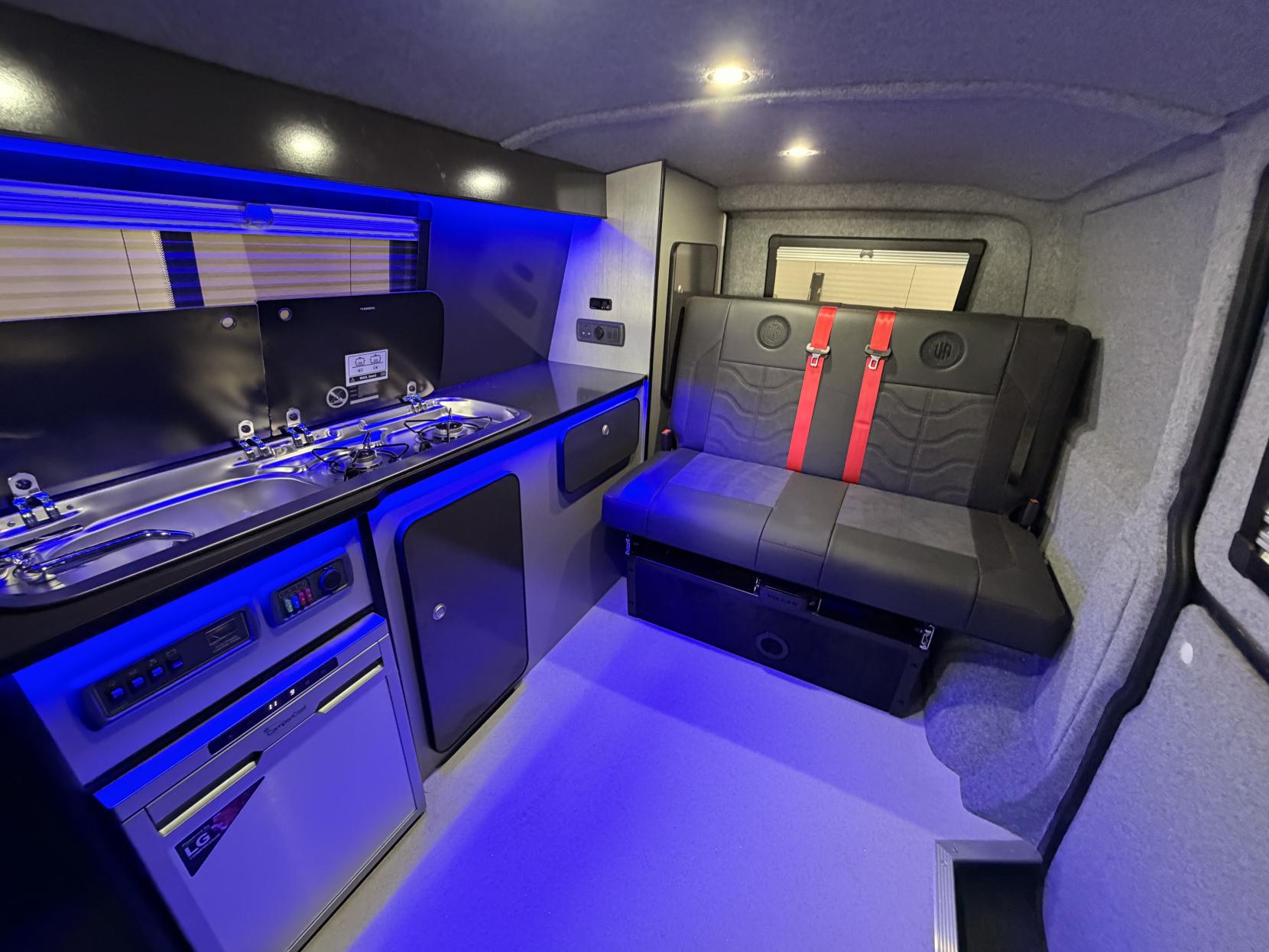 Volkswagen Transporter 2.0 BiTDI T30 Highline Panel Van 5dr Diesel DSG FWD SWB Euro 6 (s/s) (204 ps)