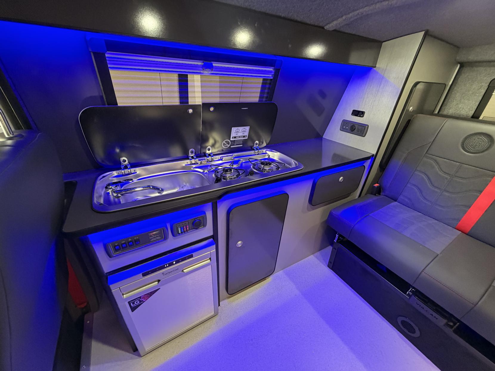 Volkswagen Transporter 2.0 BiTDI T30 Highline Panel Van 5dr Diesel DSG FWD SWB Euro 6 (s/s) (204 ps)