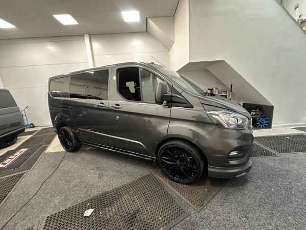 Ford Transit Custom 2.0 300 EcoBlue Limited Crew Van Double Cab 5dr Diesel Manual L1 H1 Euro 6 (6 Seat) (130 ps)